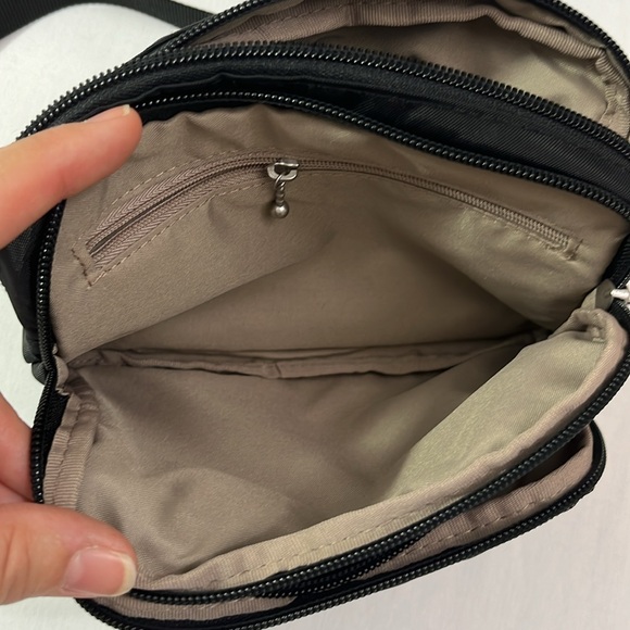 Bagagllini Triple Zip Bagg - Crossbody Belt Black - Like New - Picture 10 of 16